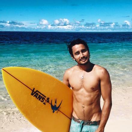 This gorgeous man inspired me to go to La Union, instead of Puerto Galera. 